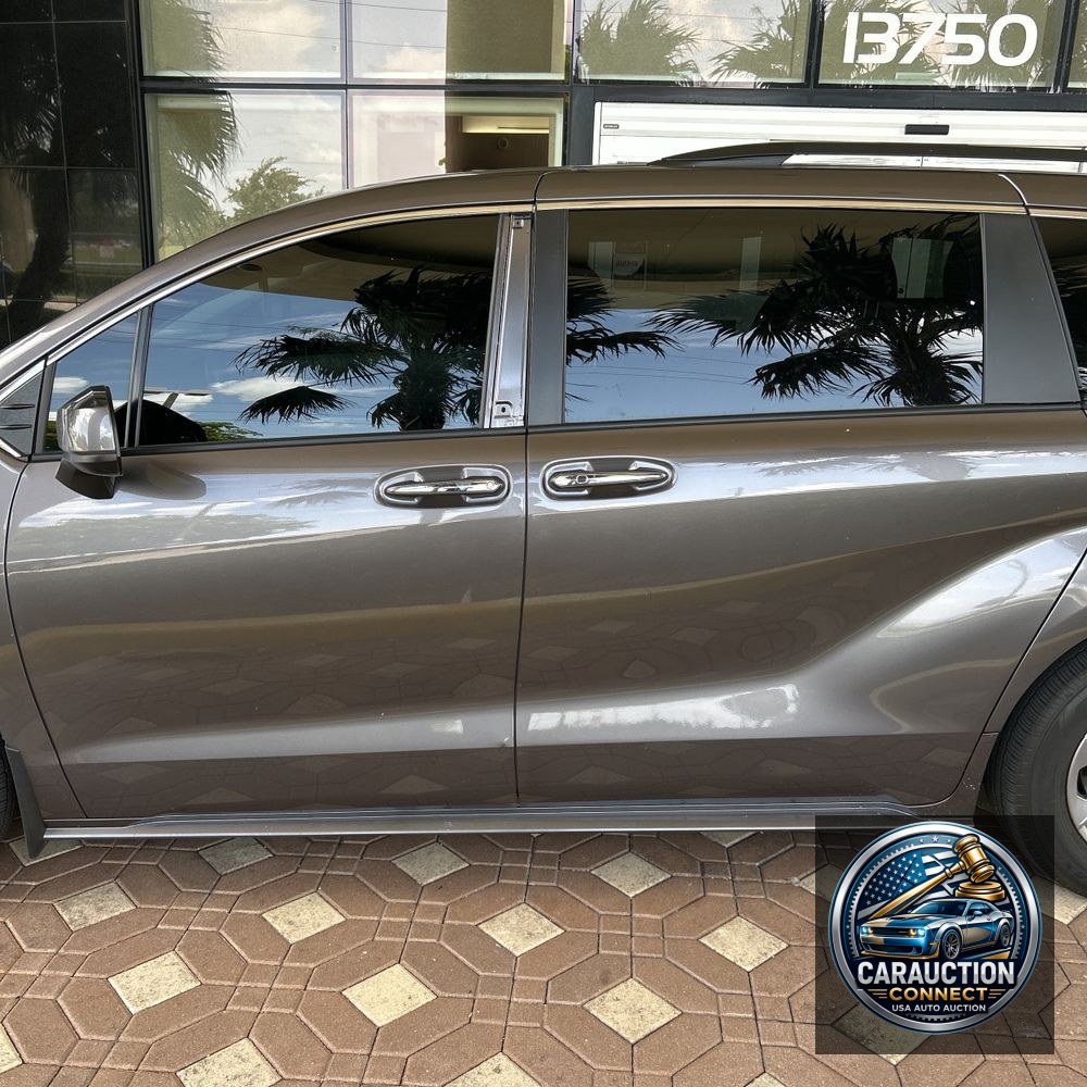 2024 Toyota Sienna XLE 8-Passenger