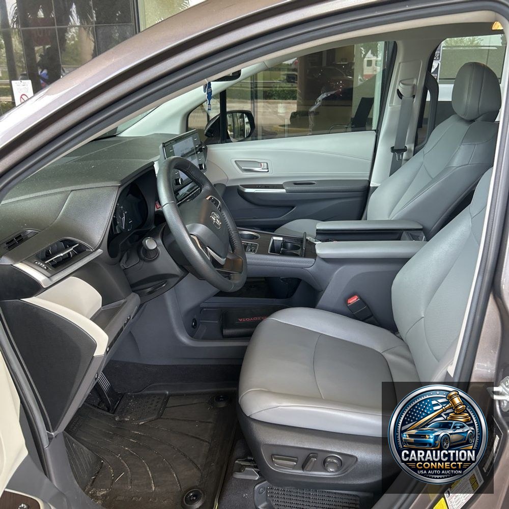 2024 Toyota Sienna XLE 8-Passenger