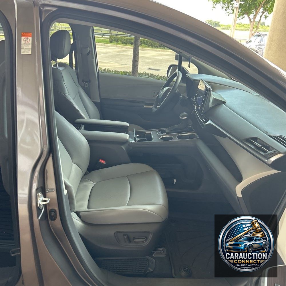 2024 Toyota Sienna XLE 8-Passenger