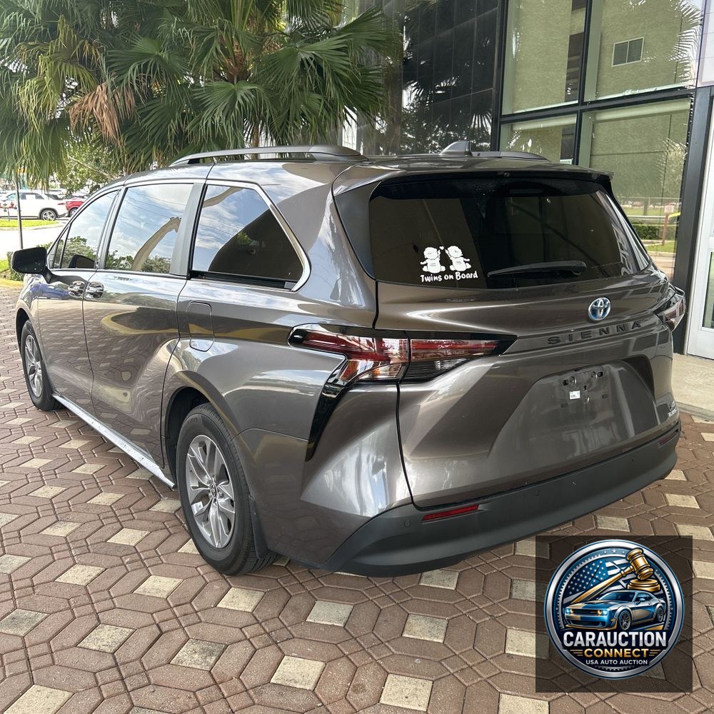 2024 Toyota Sienna XLE 8-Passenger