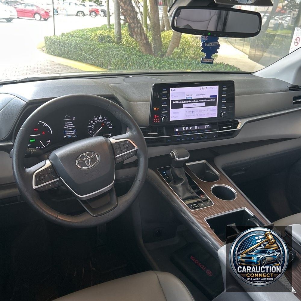 2024 Toyota Sienna XLE 8-Passenger
