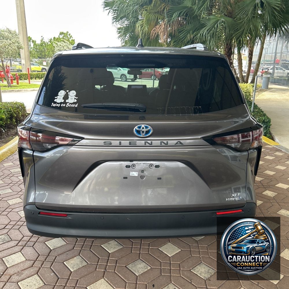 2024 Toyota Sienna XLE 8-Passenger