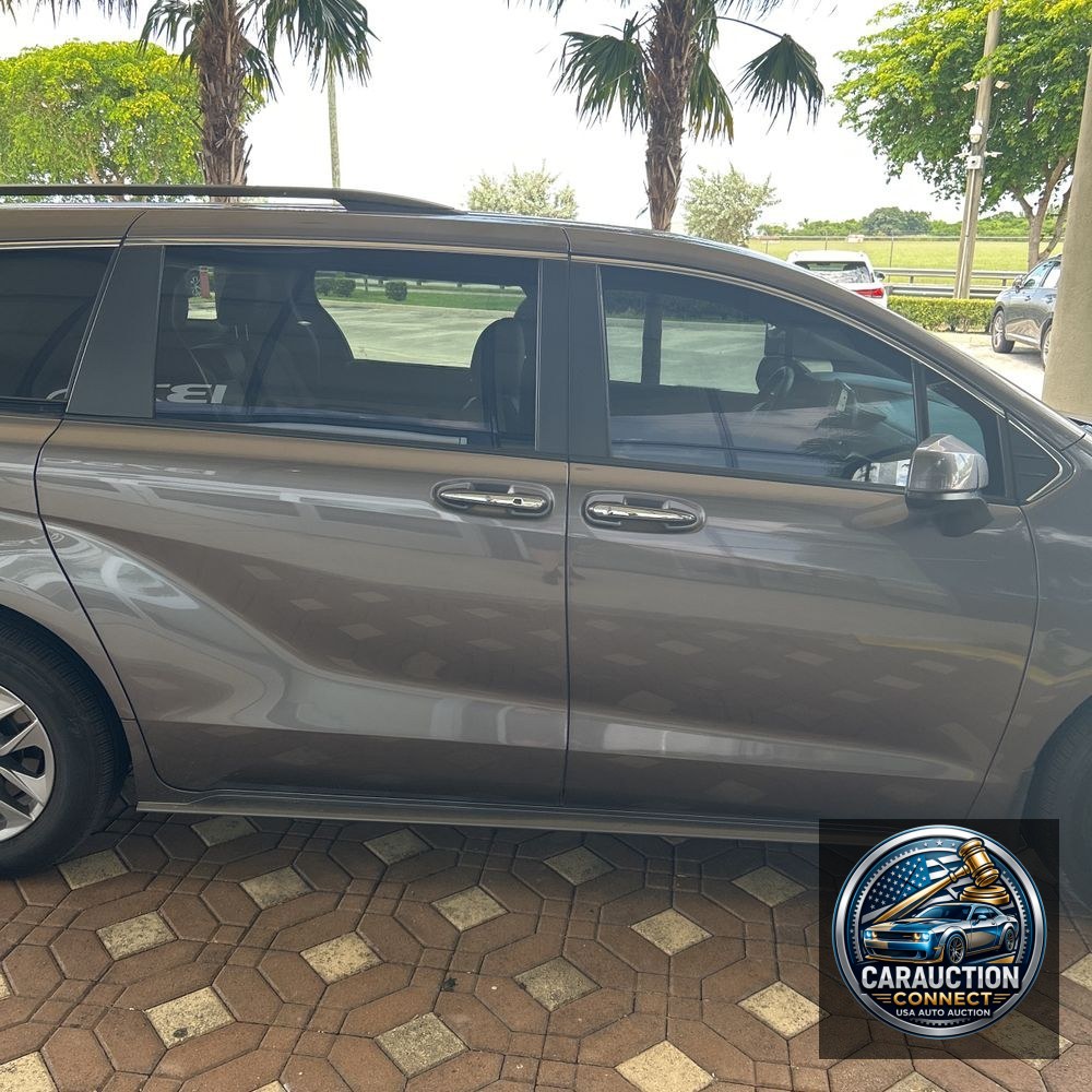 2024 Toyota Sienna XLE 8-Passenger