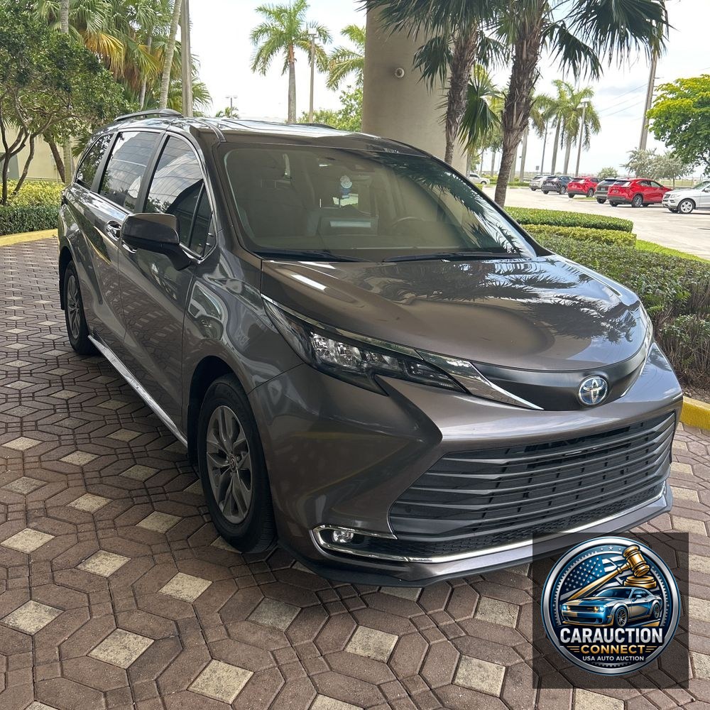 2024 Toyota Sienna XLE 8-Passenger