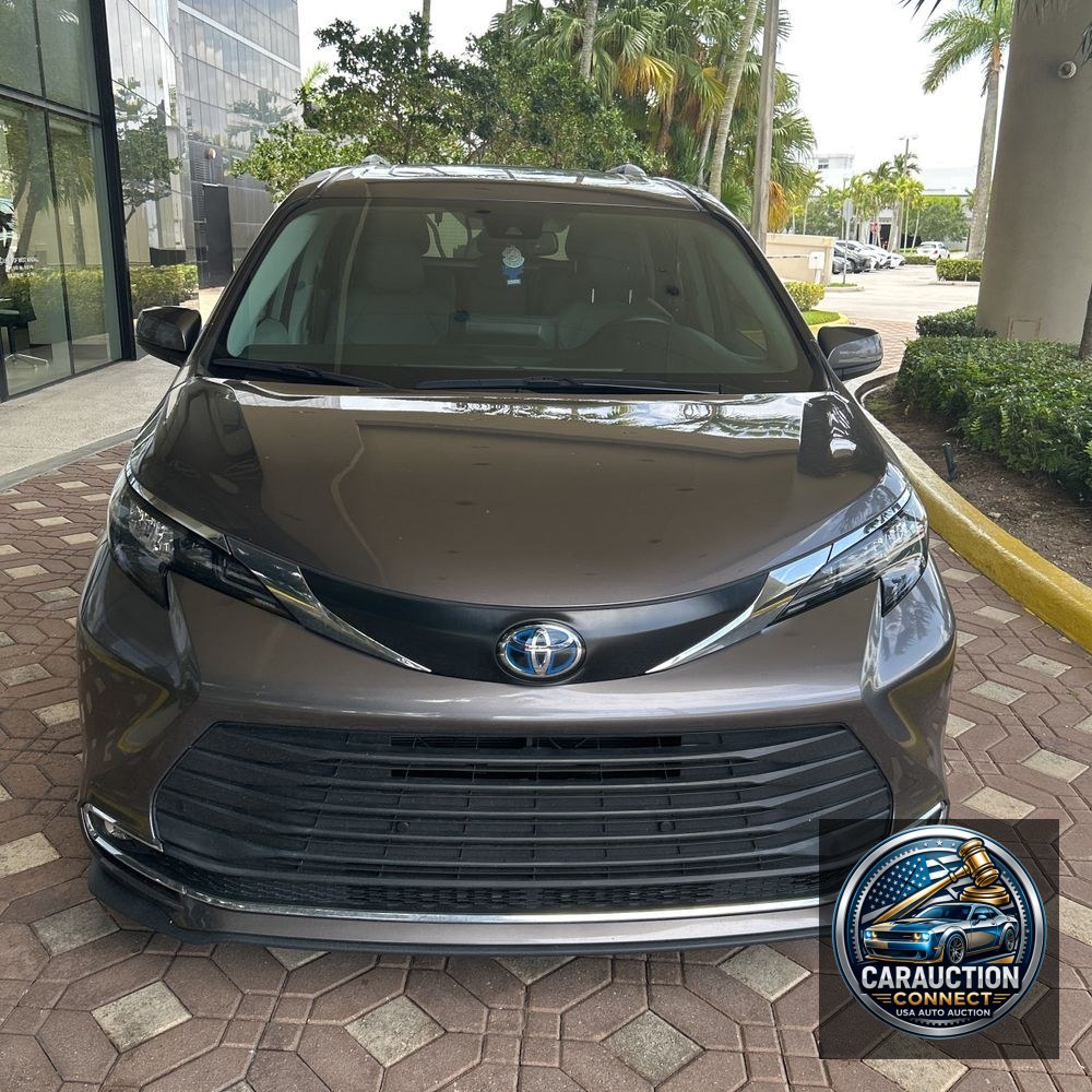 2024 Toyota Sienna XLE 8-Passenger