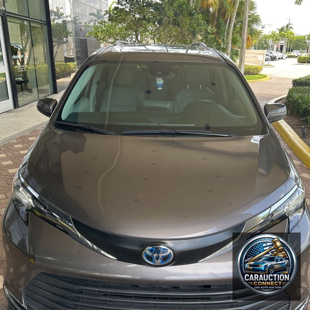 2024 Toyota Sienna XLE 8-Passenger