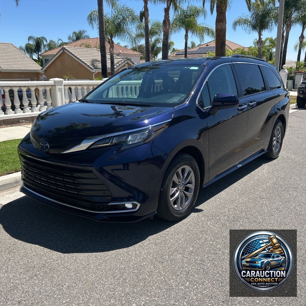 2024 Toyota Sienna XLE 8-Passenger