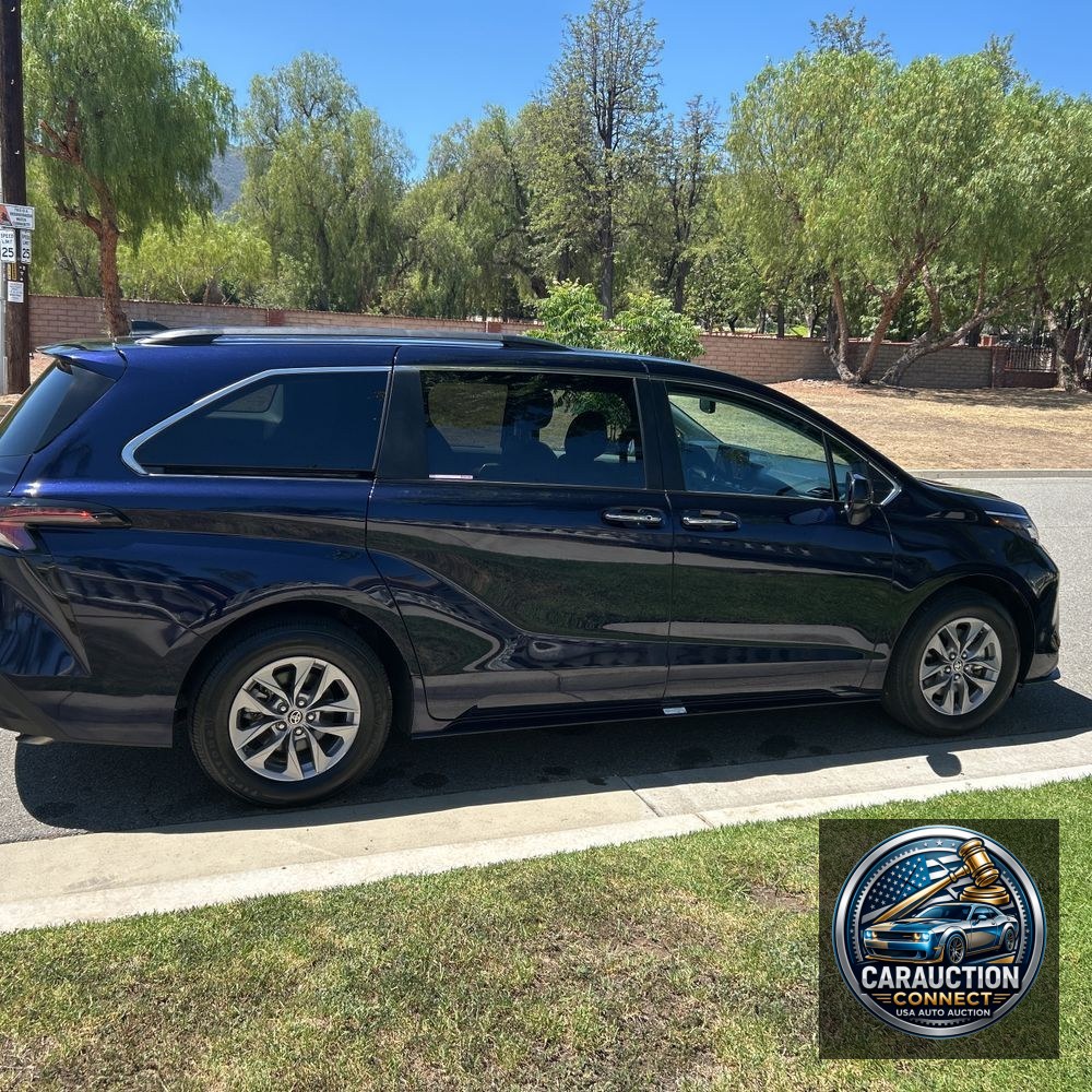 2024 Toyota Sienna XLE 8-Passenger