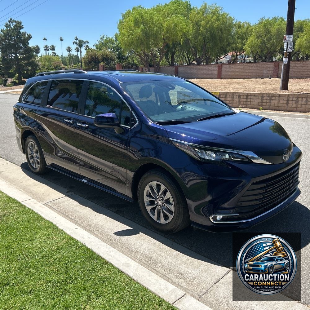 2024 Toyota Sienna XLE 8-Passenger