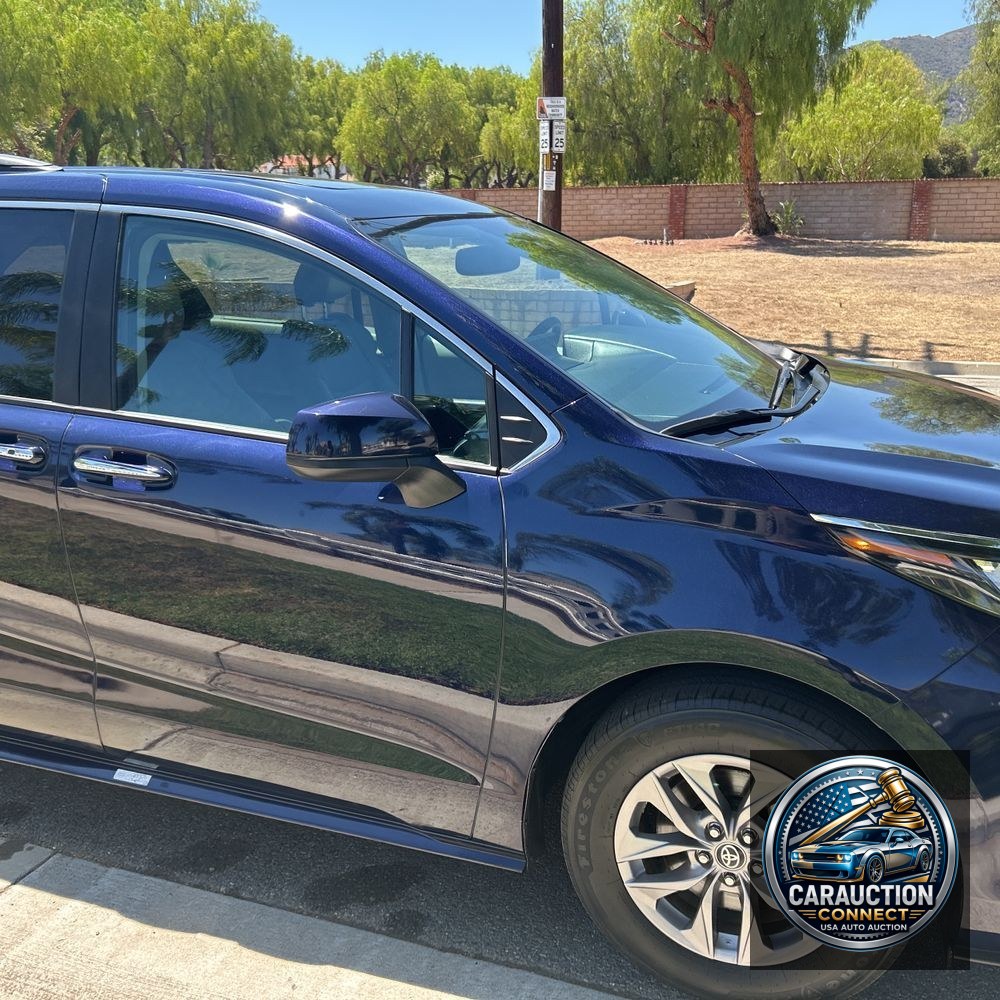 2024 Toyota Sienna XLE 8-Passenger