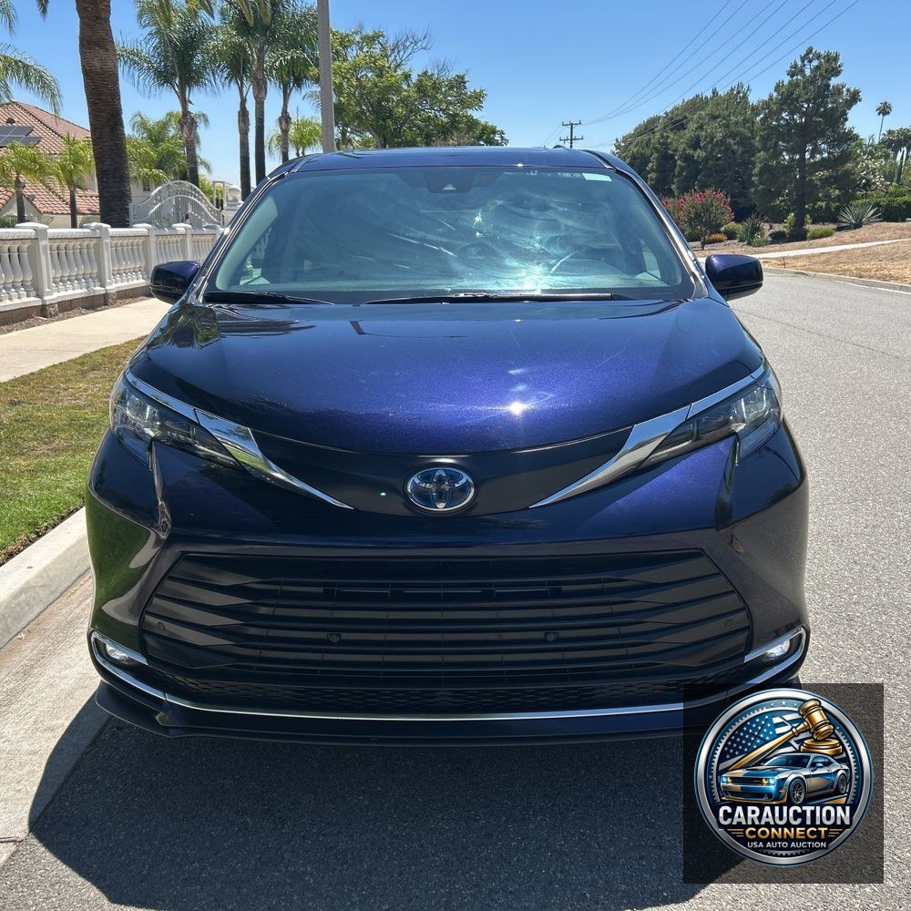 2024 Toyota Sienna XLE 8-Passenger