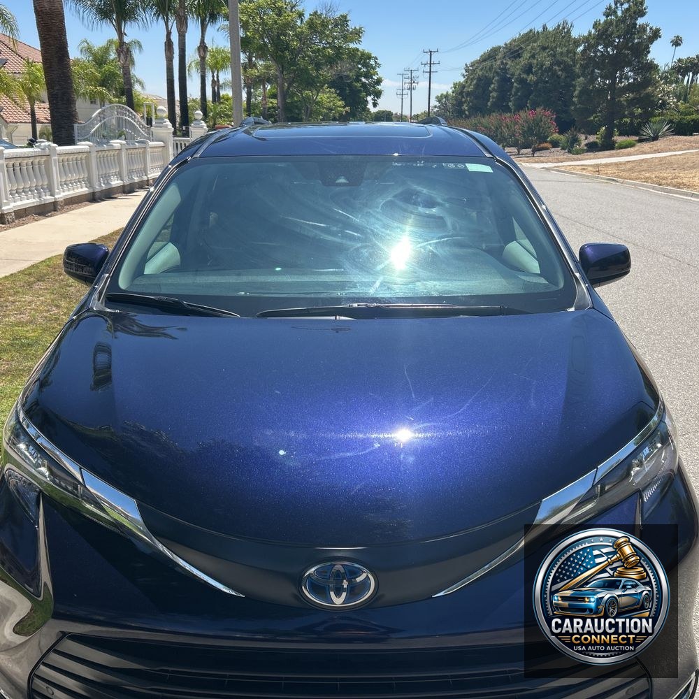 2024 Toyota Sienna XLE 8-Passenger