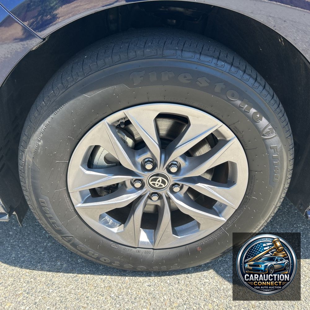 2024 Toyota Sienna XLE 8-Passenger