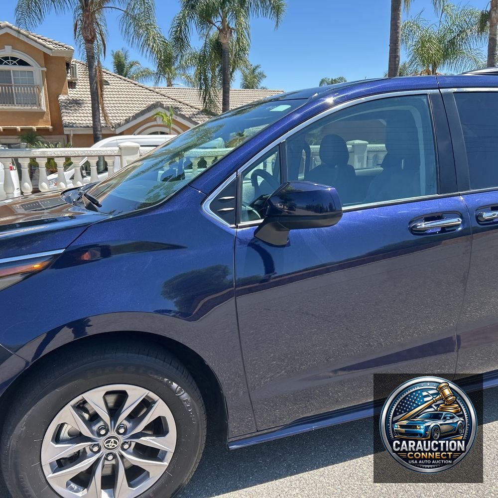 2024 Toyota Sienna XLE 8-Passenger