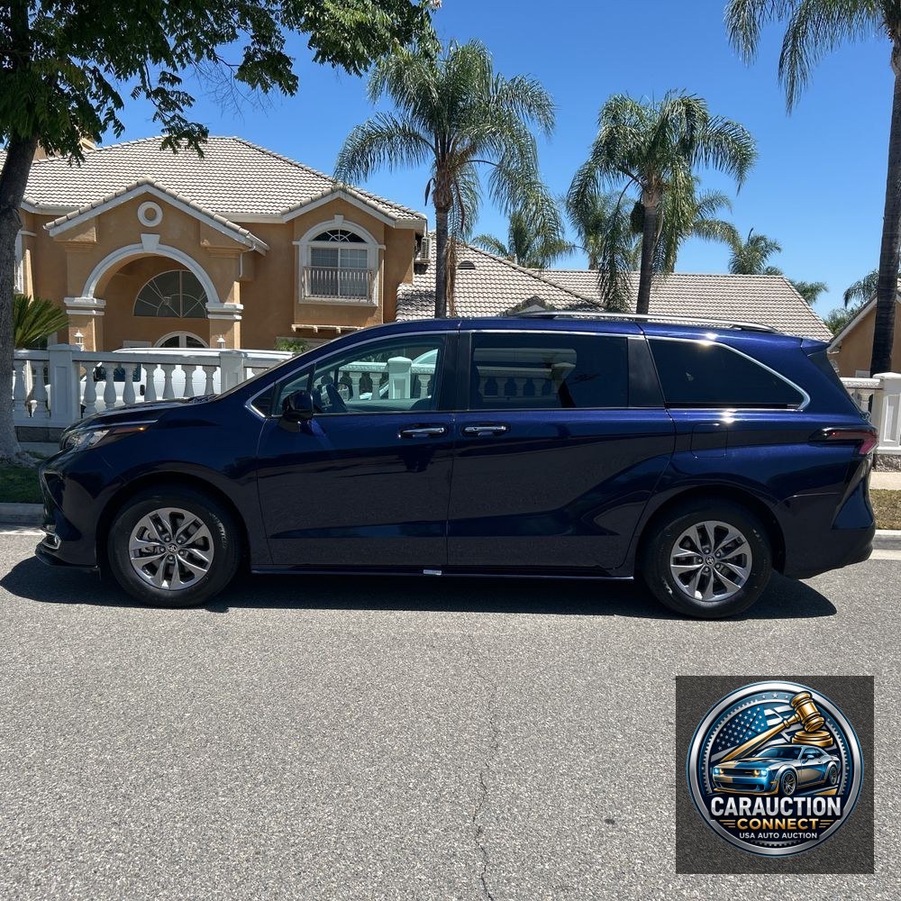 2024 Toyota Sienna XLE 8-Passenger