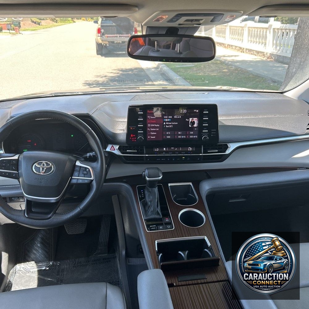 2024 Toyota Sienna XLE 8-Passenger