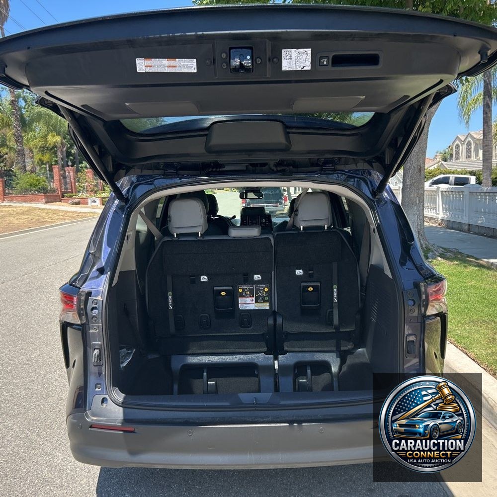 2024 Toyota Sienna XLE 8-Passenger