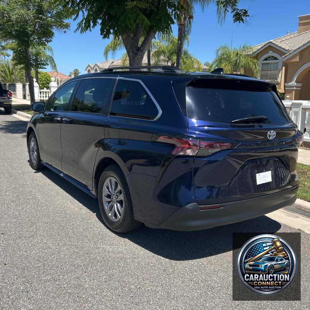 2024 Toyota Sienna XLE 8-Passenger