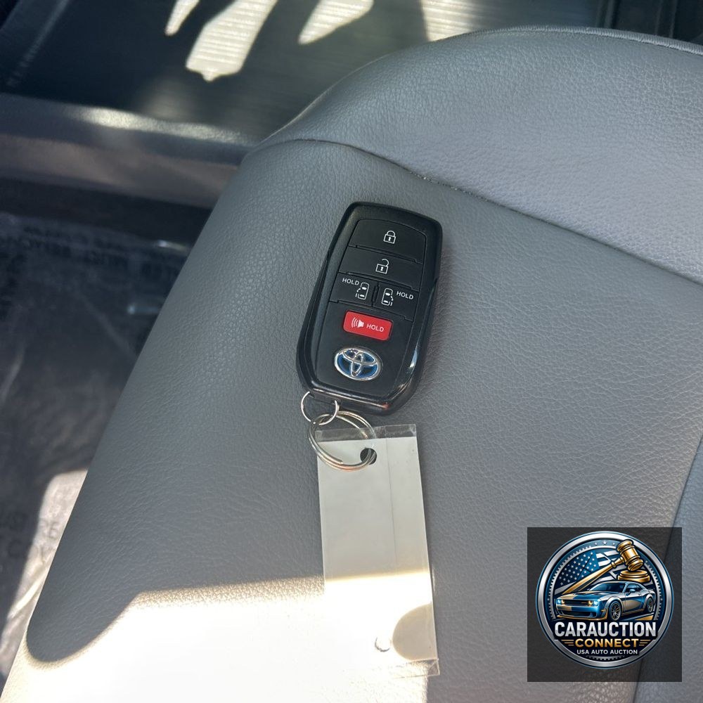 2024 Toyota Sienna XLE 8-Passenger