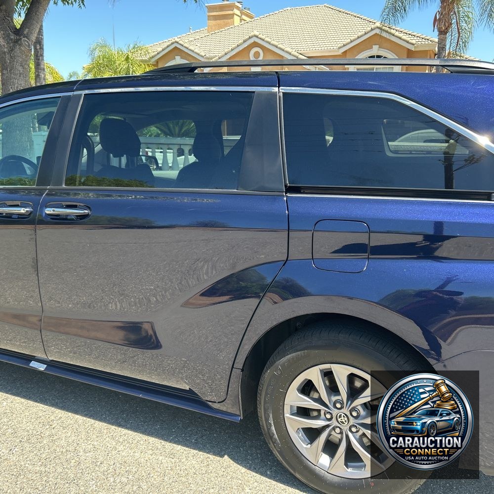 2024 Toyota Sienna XLE 8-Passenger