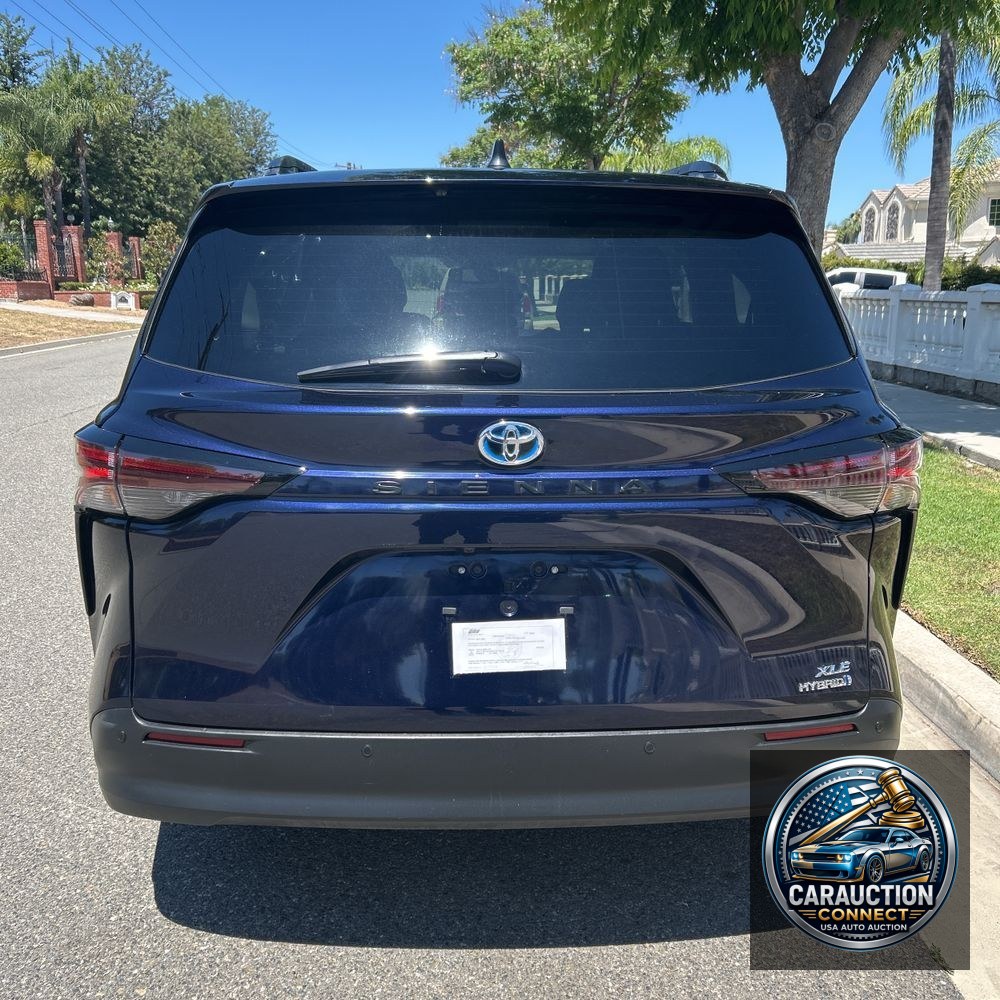 2024 Toyota Sienna XLE 8-Passenger
