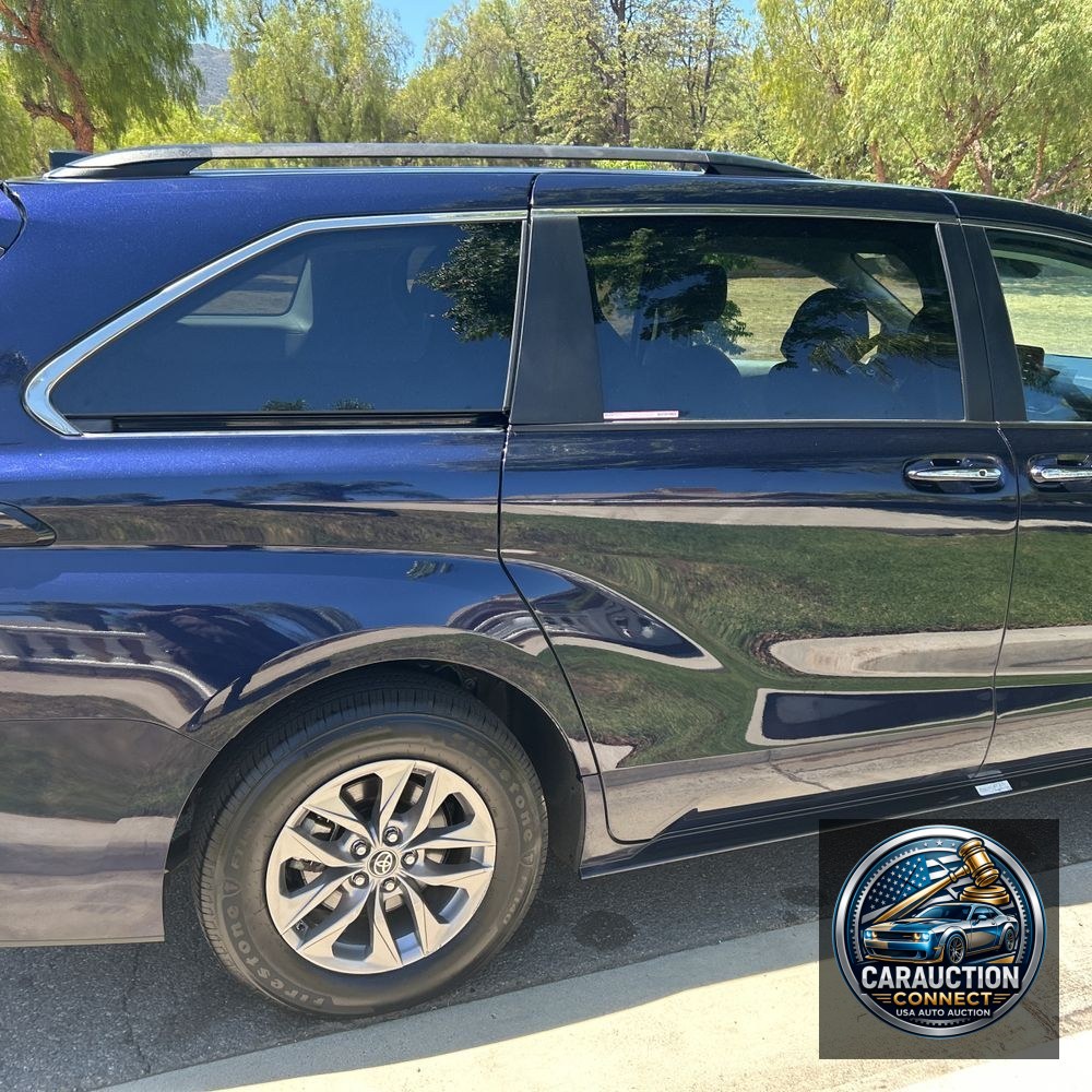 2024 Toyota Sienna XLE 8-Passenger