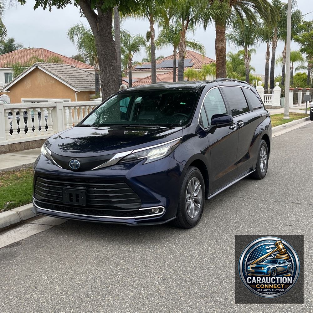 2023 Toyota Sienna XLE 8-Passenger