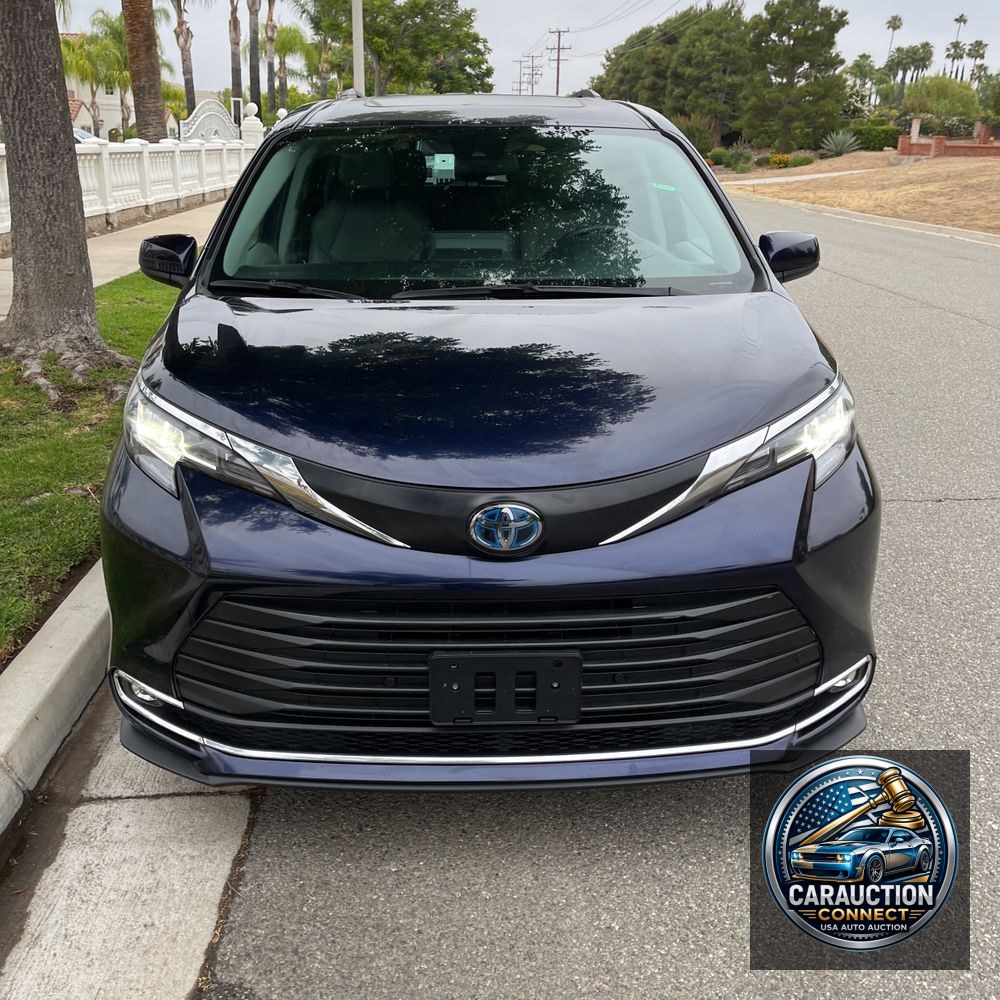 2023 Toyota Sienna XLE 8-Passenger