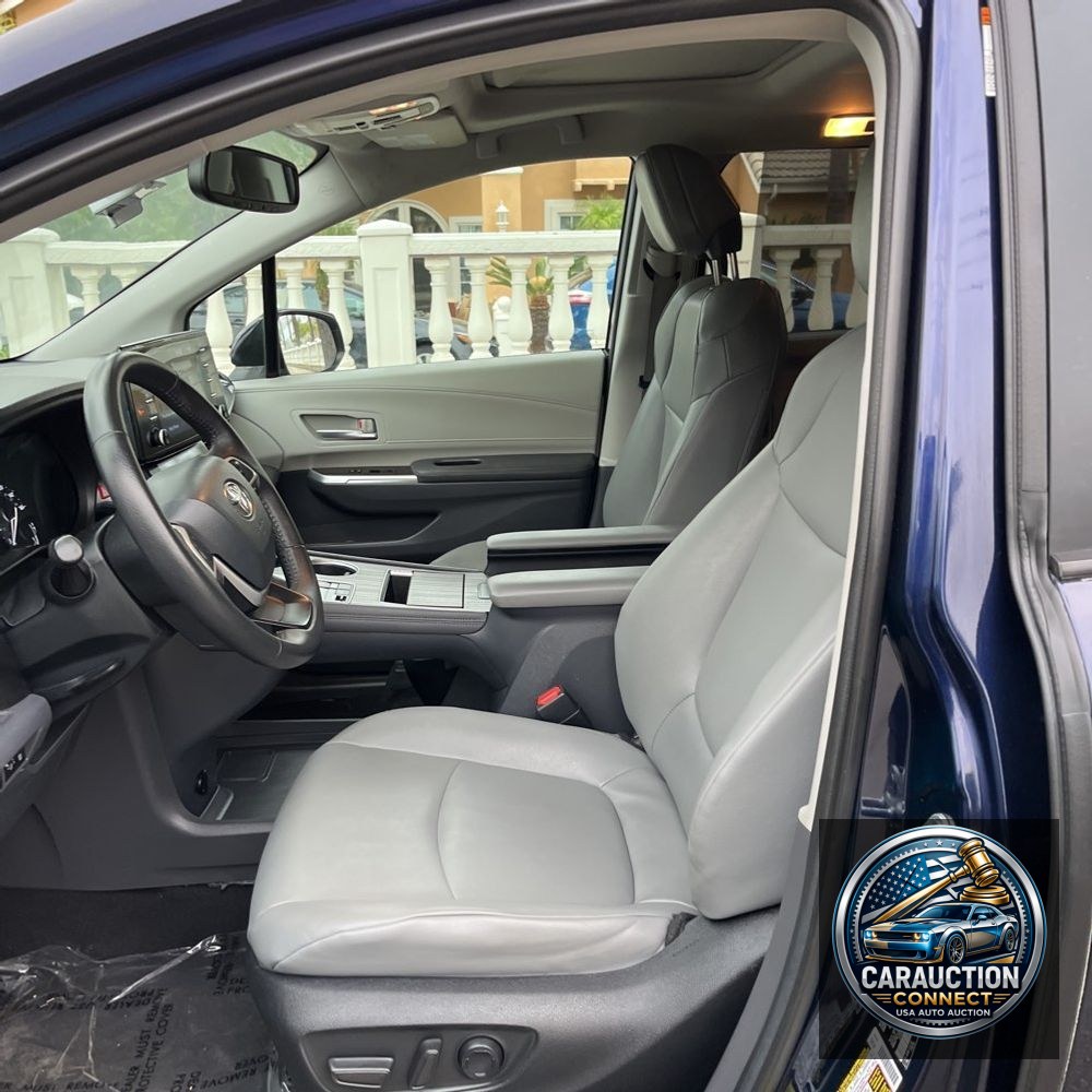 2023 Toyota Sienna XLE 8-Passenger