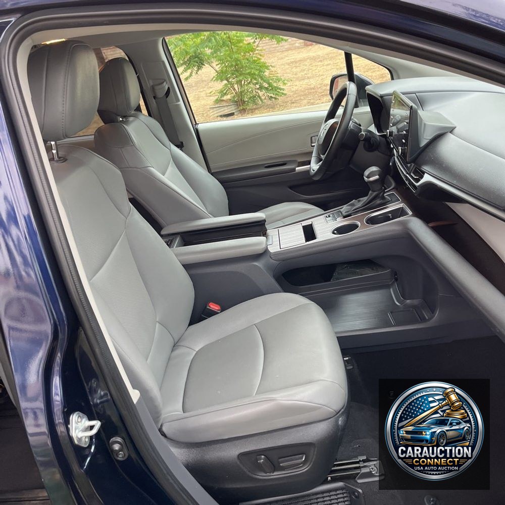 2023 Toyota Sienna XLE 8-Passenger