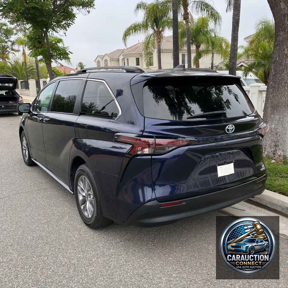 2023 Toyota Sienna XLE 8-Passenger