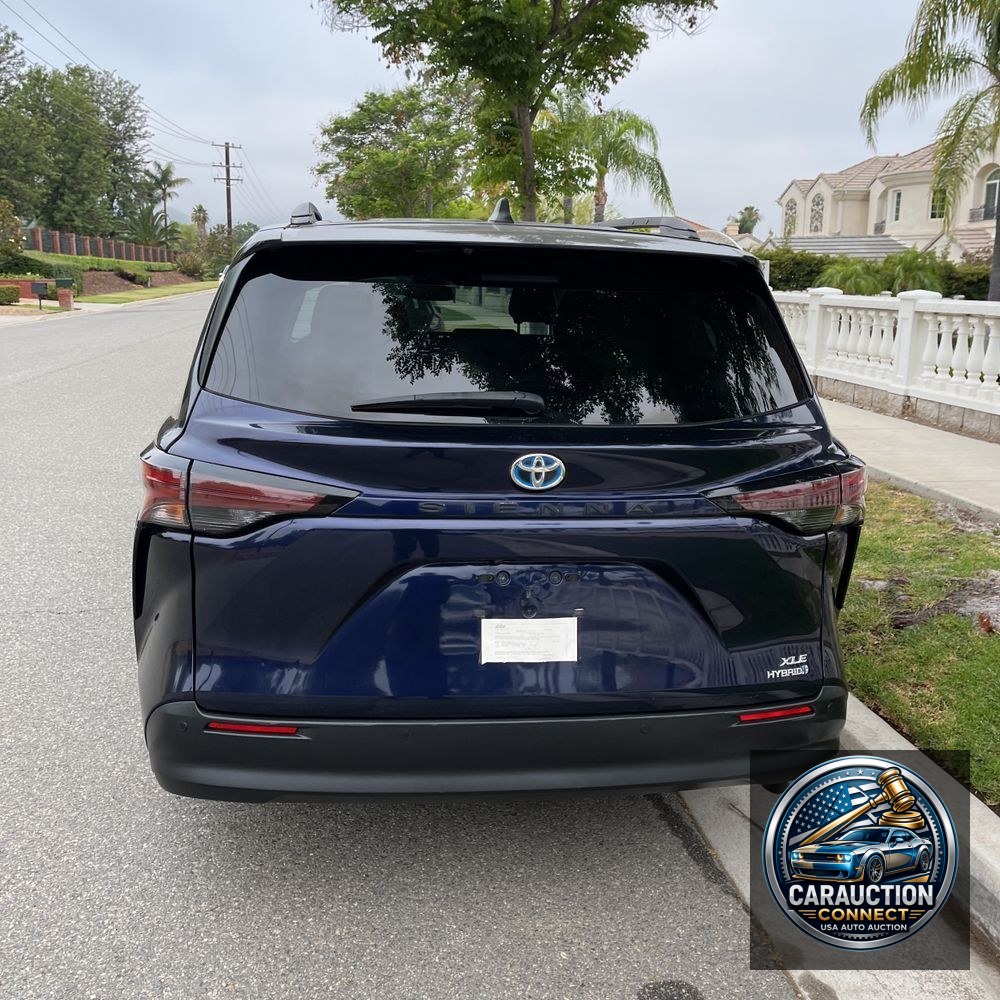 2023 Toyota Sienna XLE 8-Passenger