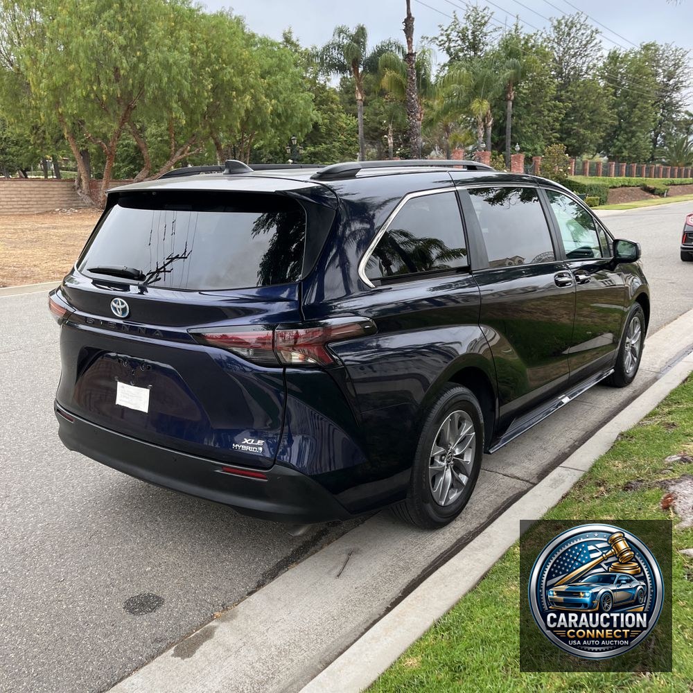 2023 Toyota Sienna XLE 8-Passenger