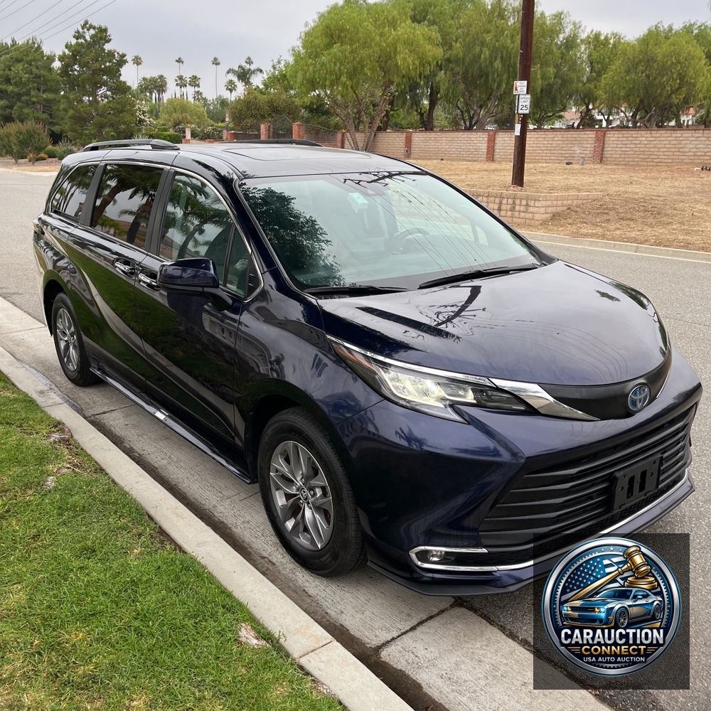 2023 Toyota Sienna XLE 8-Passenger