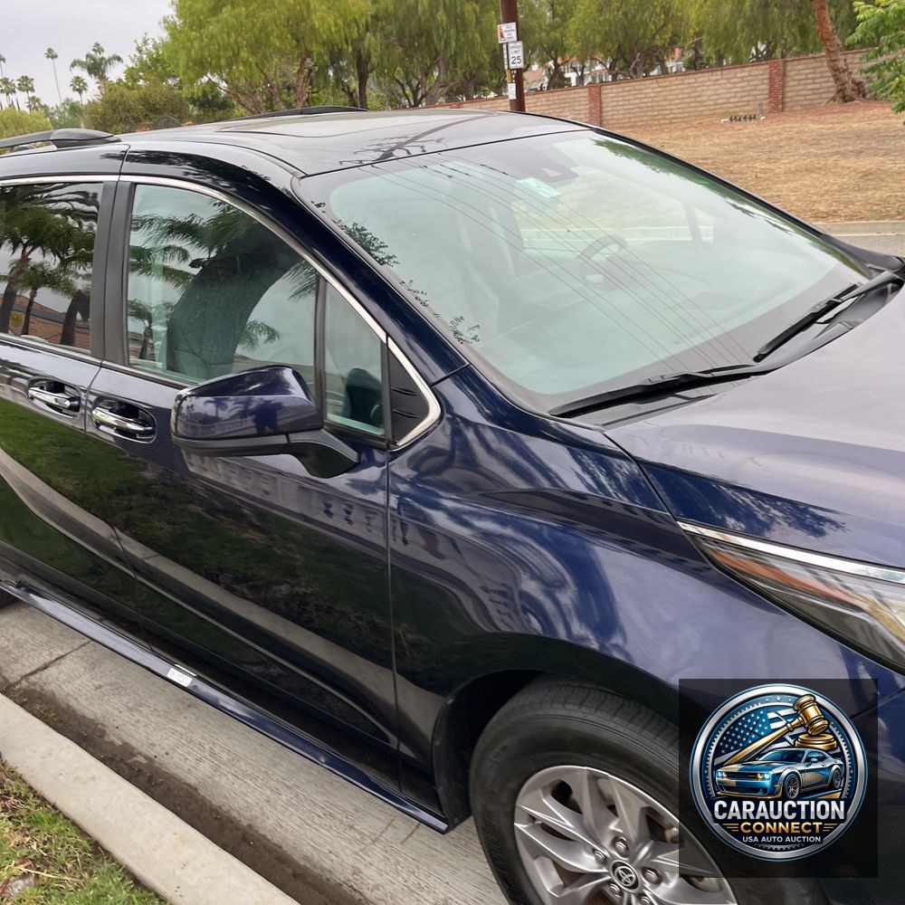 2023 Toyota Sienna XLE 8-Passenger