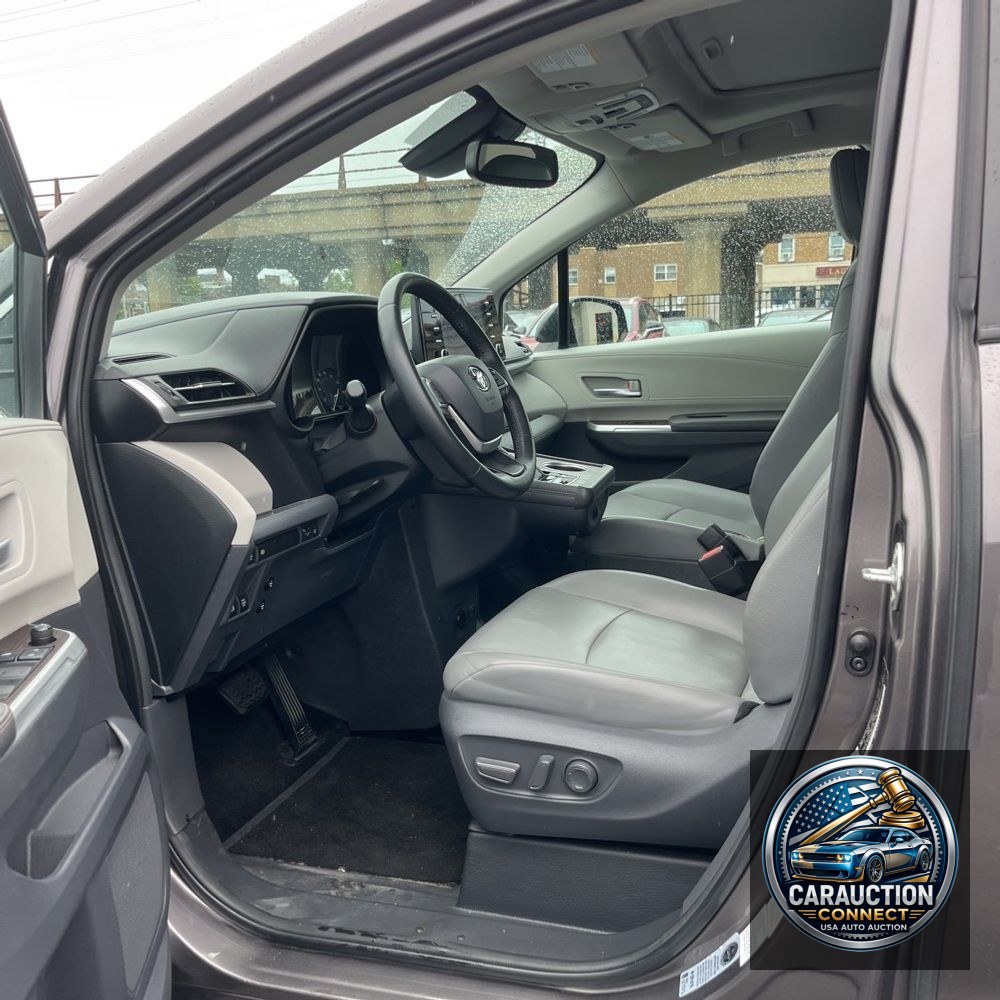 2021 Toyota Sienna XLE 7-Passenger