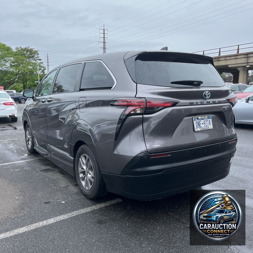 2021 Toyota Sienna XLE 7-Passenger