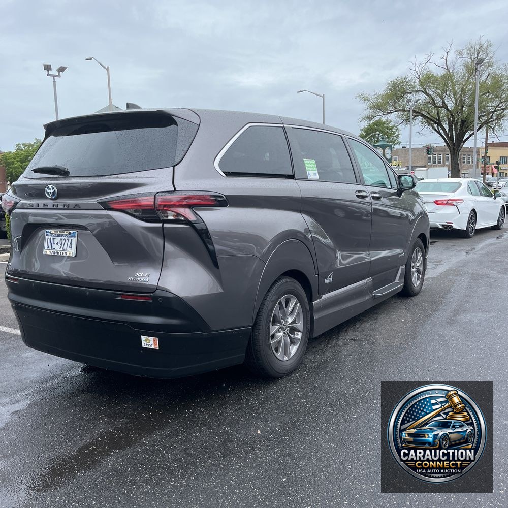 2021 Toyota Sienna XLE 7-Passenger