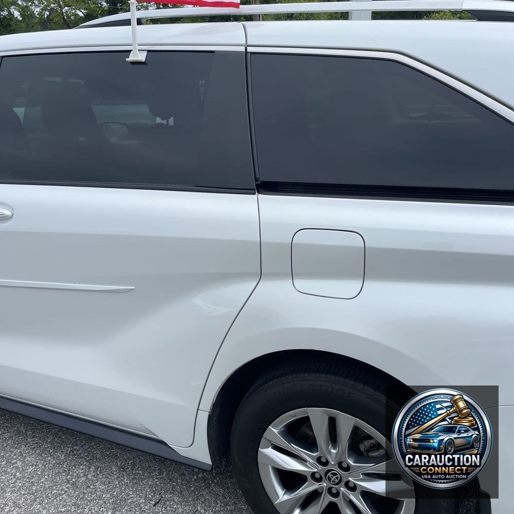 2023 Toyota Sienna Limited 7-Passenger