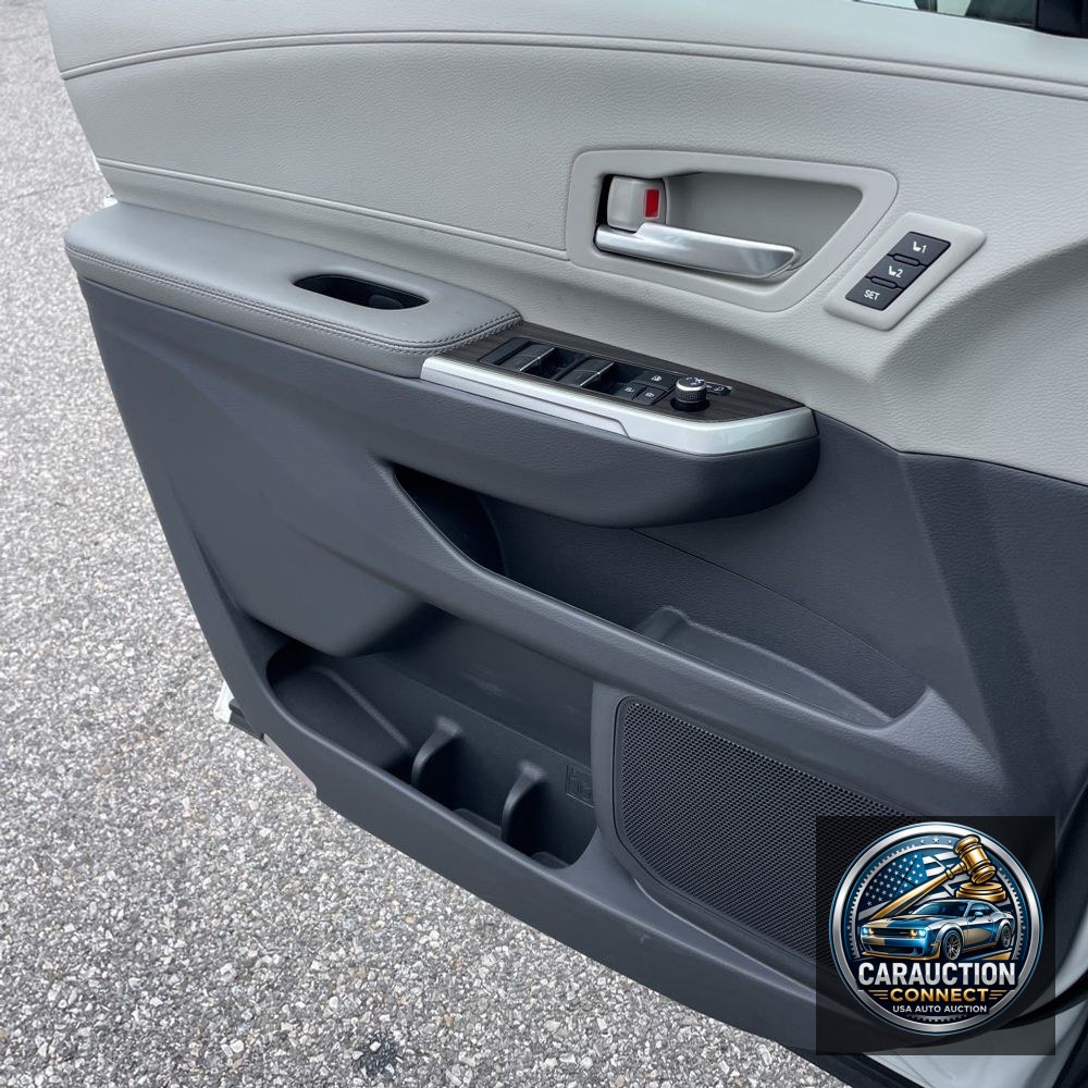 2023 Toyota Sienna Limited 7-Passenger