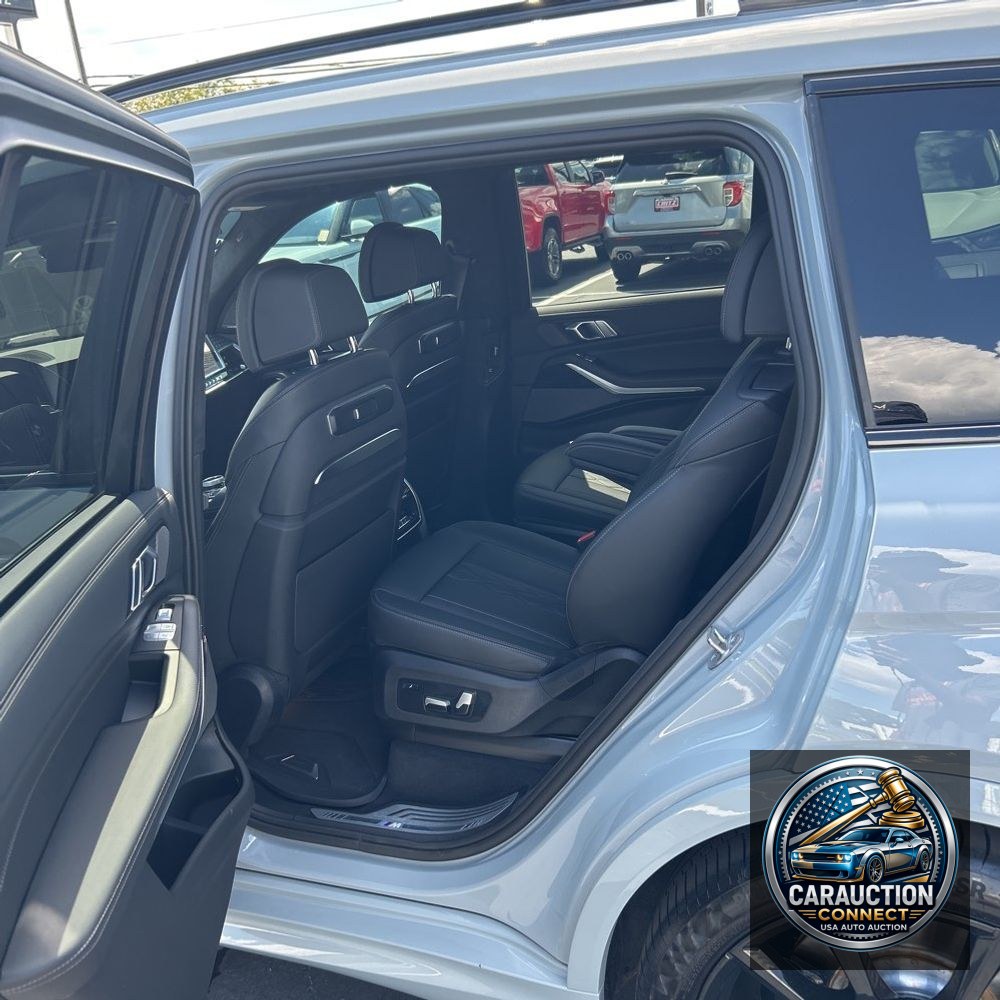 2025 BMW X7 XDrive40i