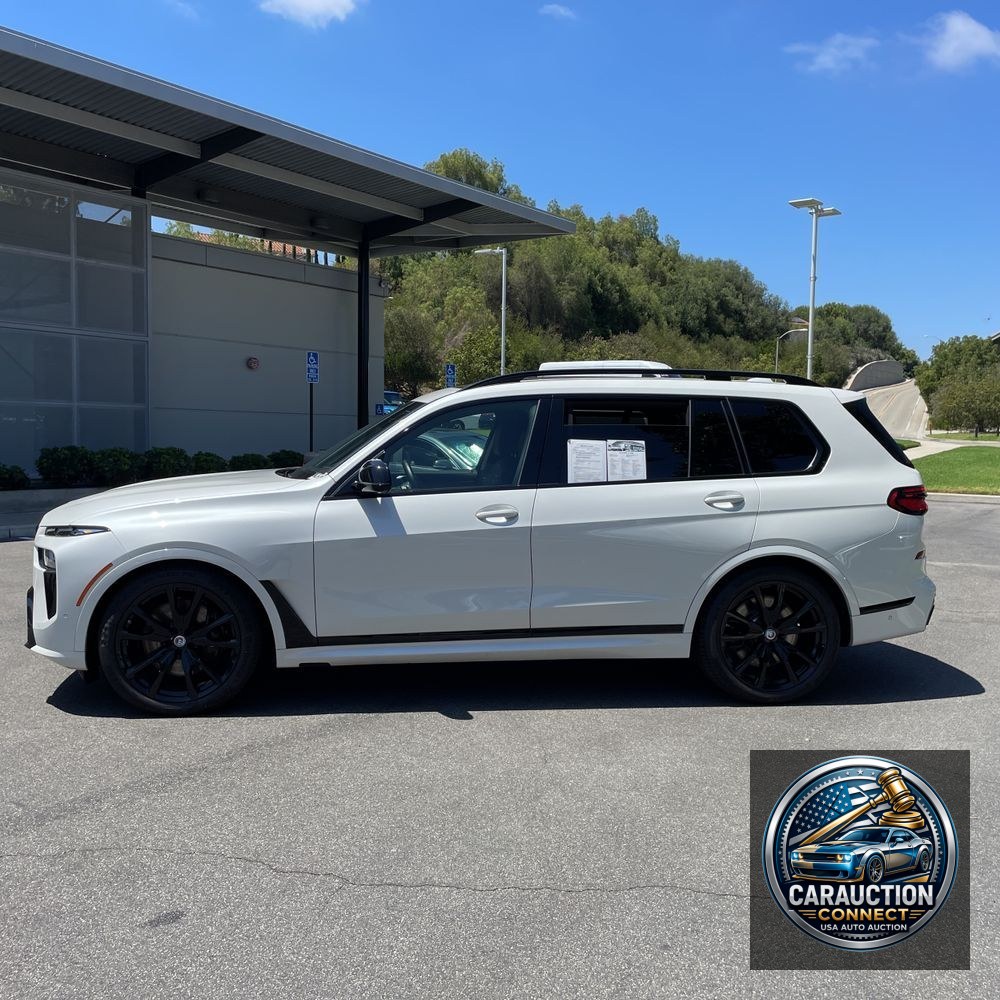 2023 BMW X7 M60i