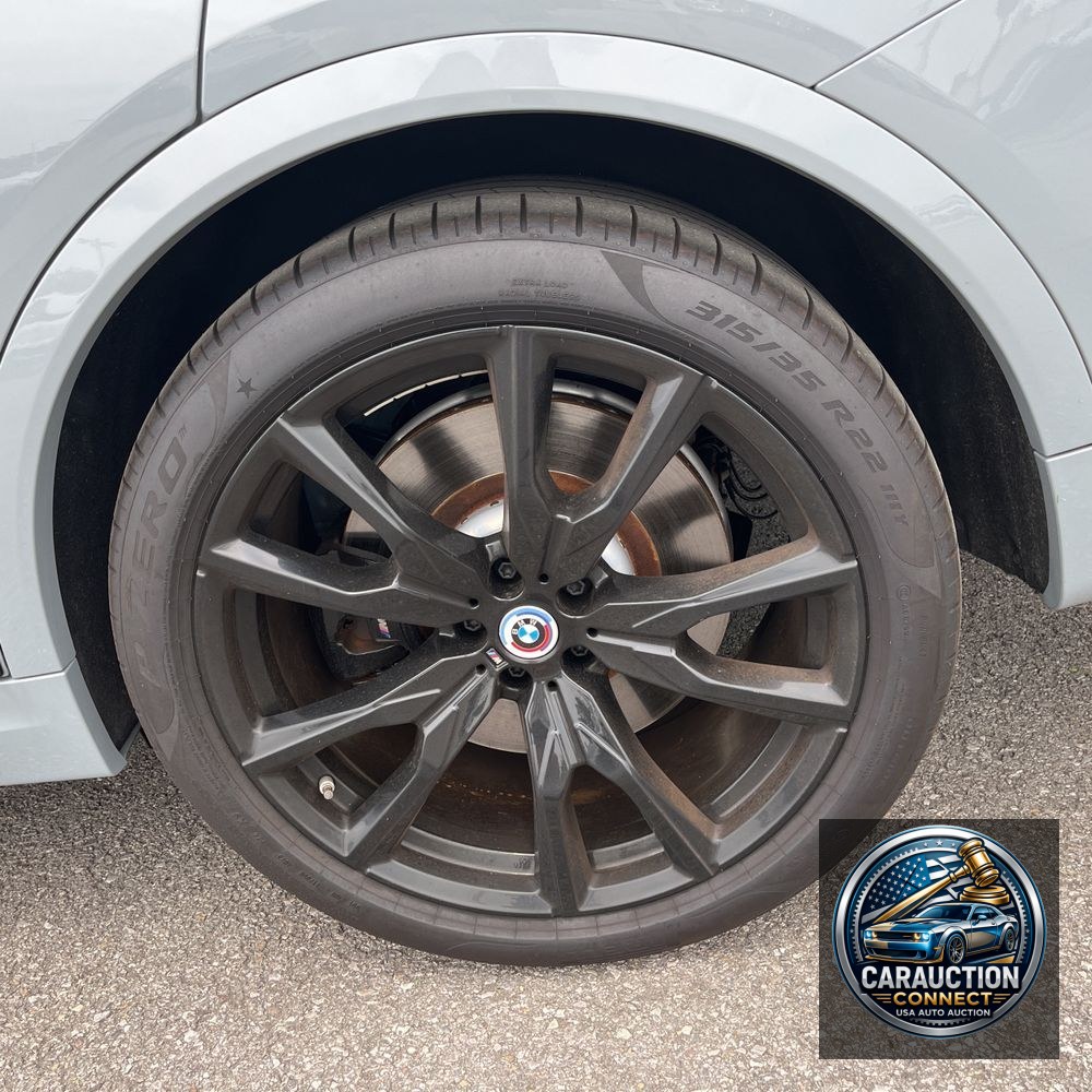 2023 BMW X7 M60i
