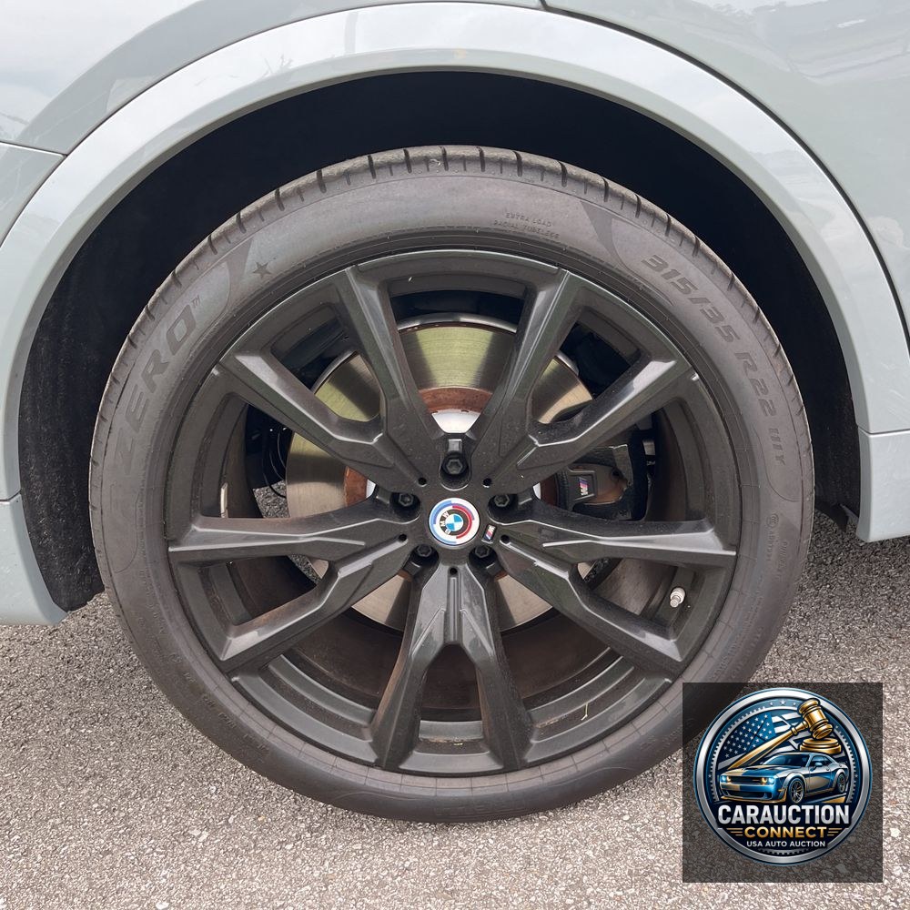 2023 BMW X7 M60i