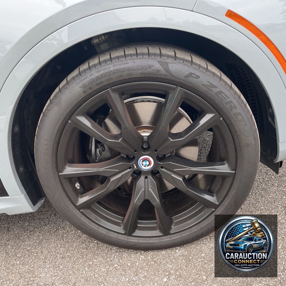 2023 BMW X7 M60i