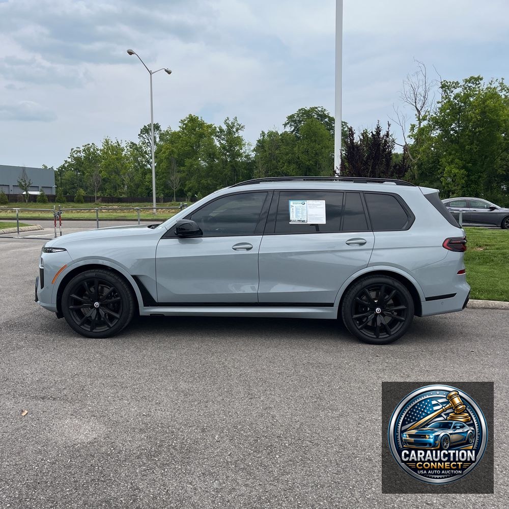 2023 BMW X7 M60i