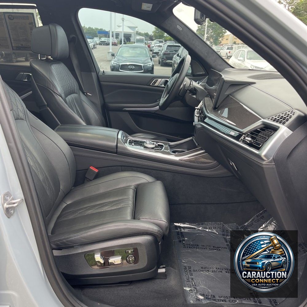 2023 BMW X7 M60i