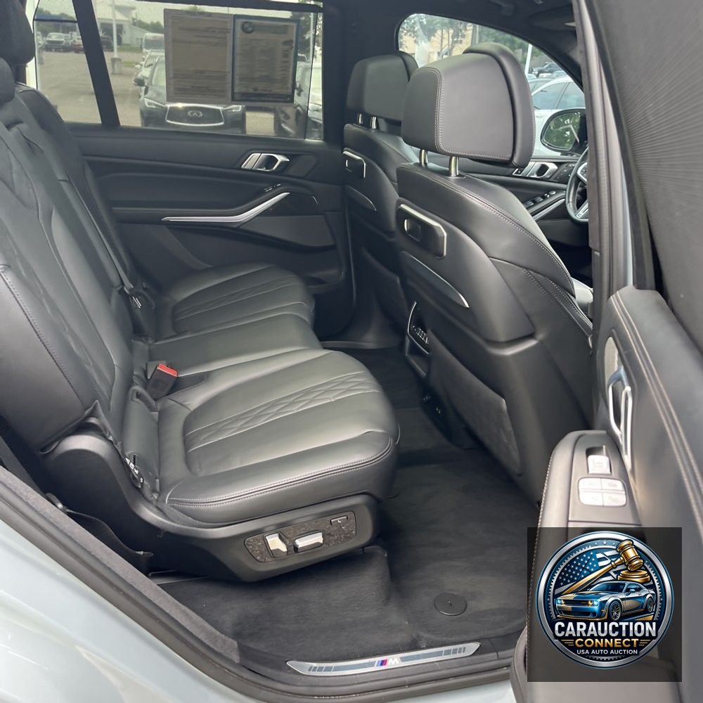 2023 BMW X7 M60i