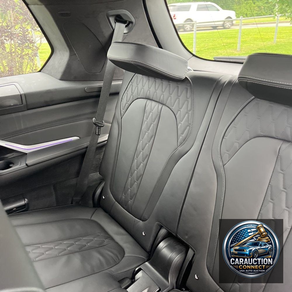 2023 BMW X7 M60i