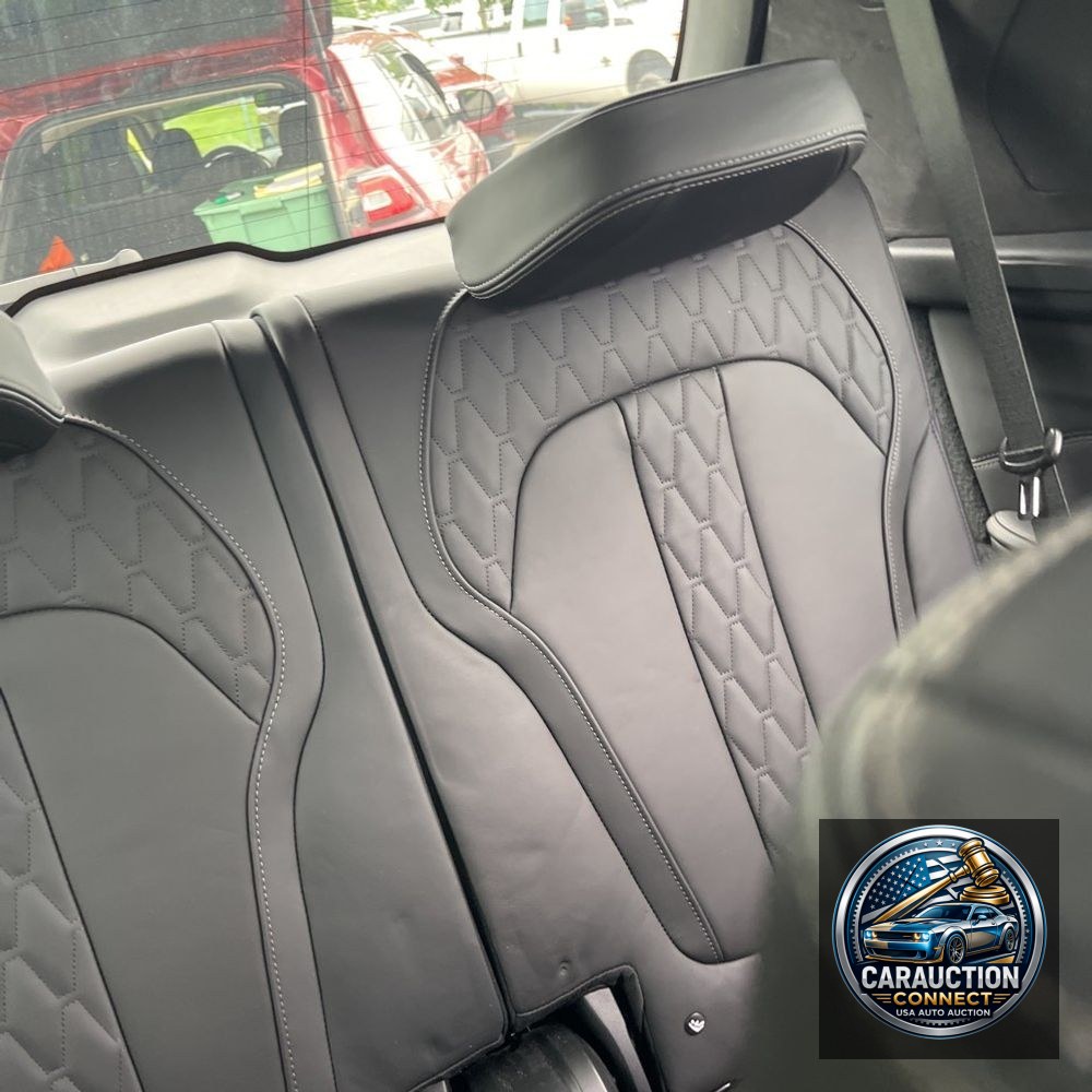 2023 BMW X7 M60i